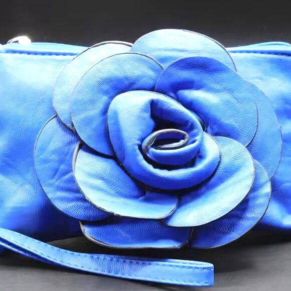 Woven Rattan Purse - Picture 9 of 9